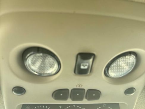 Used 2004 GMC Yukon XL 2500 SLT w/ Preferred Equipment Group AWD/4WD image 17