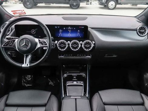 Used 2025 Mercedes-Benz GLA 250 image 12