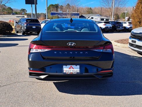 Used 2023 Hyundai Elantra SEL image 6