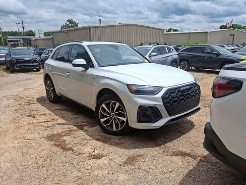 Used 2024 Audi Q5 2.0T Premium w/ Summer of Audi Package AWD/4WD image 7