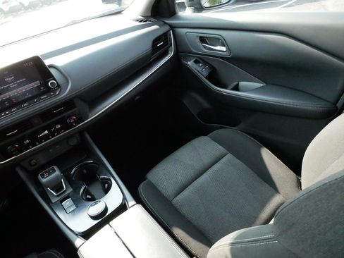 Used 2025 Nissan Rogue SV AWD/4WD image 11