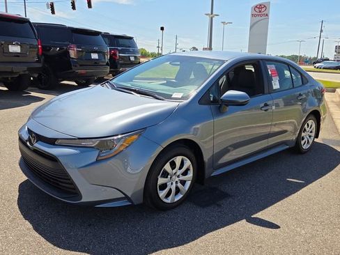 New 2026 Toyota Corolla LE FWD image 3