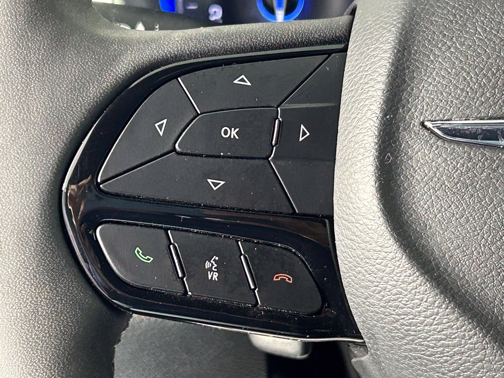 Used 2025 Chrysler Pacifica Limited FWD image 27