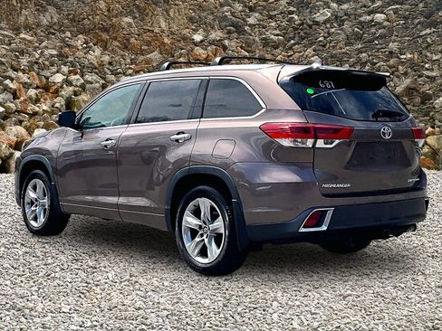 Used 2019 Toyota Highlander Limited image 11