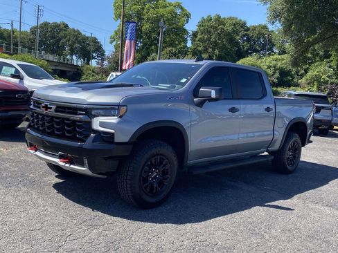 Used 2023 Chevrolet Silverado 1500 ZR2 w/ Technology Package AWD/4WD image 3
