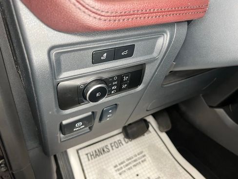 Used 2024 Ford Expedition Limited image 16