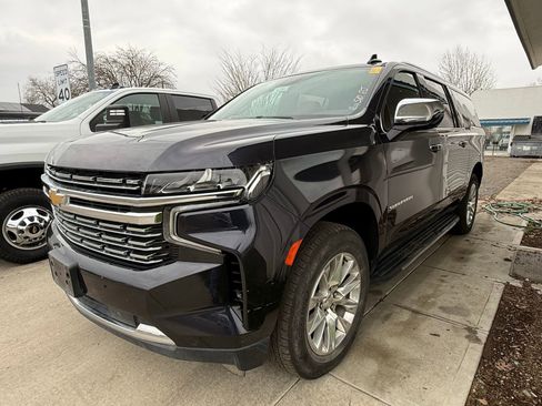 Used 2023 Chevrolet Suburban Premier image 4