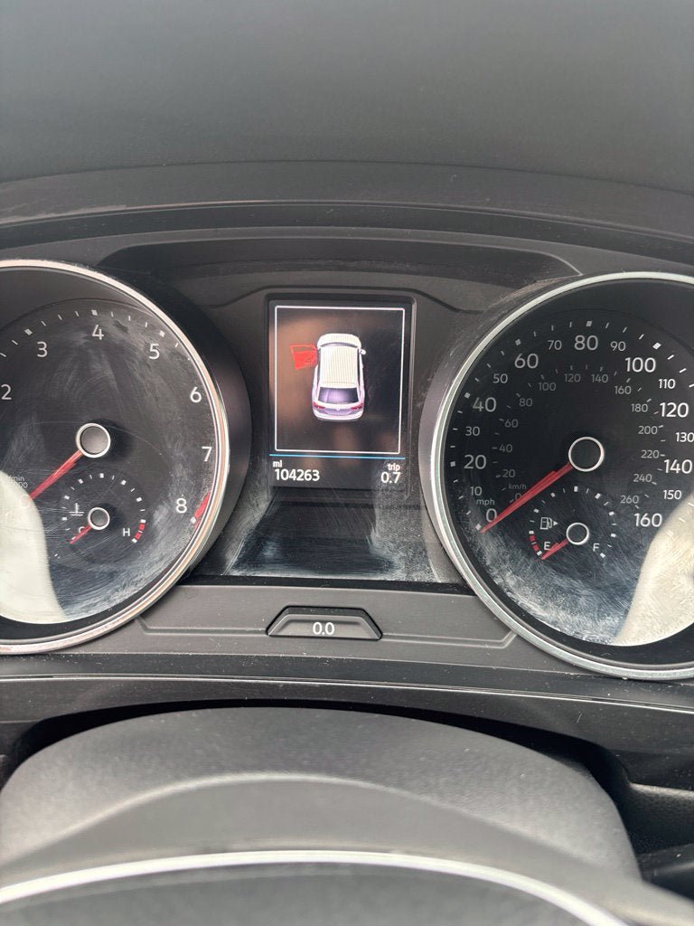 Used 2018 Volkswagen Tiguan SEL AWD/4WD image 11