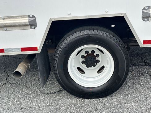 Used 2023 Ford E-350 and Econoline 350 Super Duty w/ Driver's Safety Package image 15