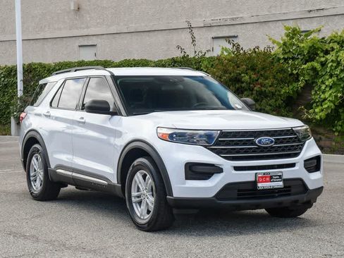 Used 2022 Ford Explorer XLT RWD image 3