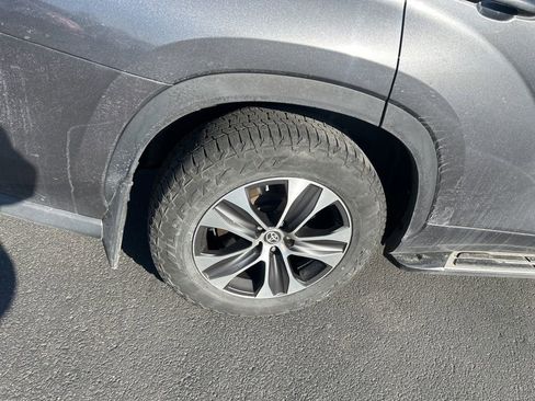 Used 2020 Toyota Highlander XLE image 16