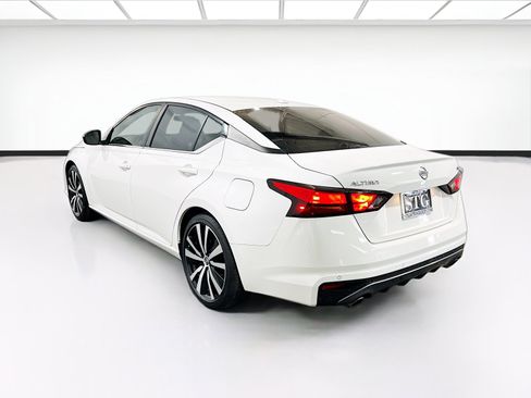 Used 2022 Nissan Altima 2.5 SR FWD image 6