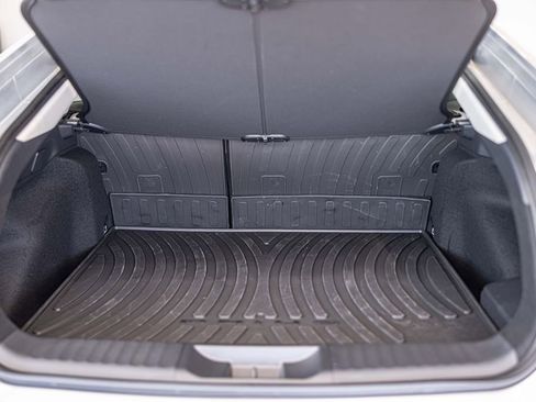 Used 2026 Toyota Prius XLE FWD image 16