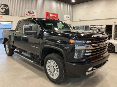 Used 2022 Chevrolet Silverado 2500 High Country image 3
