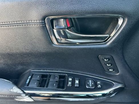 Used 2016 Toyota Avalon Limited w/ Toyota Safety Sense Package FWD image 12
