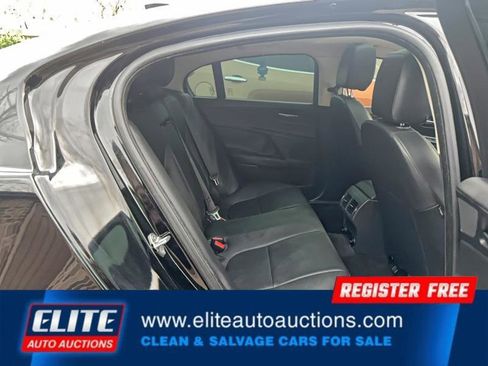 Used 2017 Jaguar XE image 12