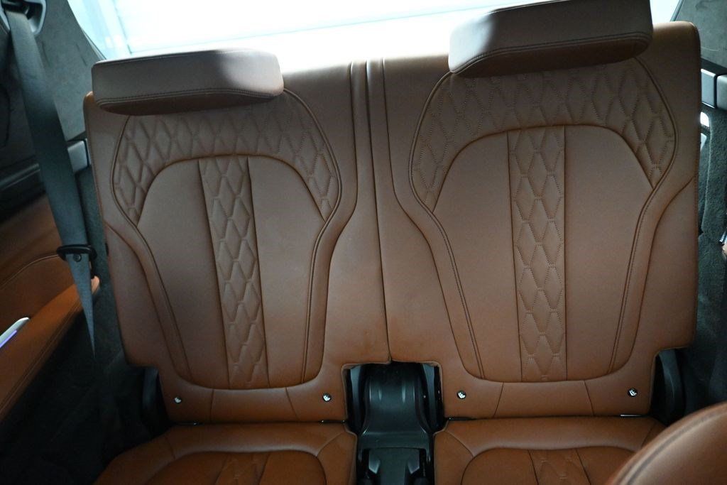 Used 2022 BMW X7 M50i AWD/4WD image 16