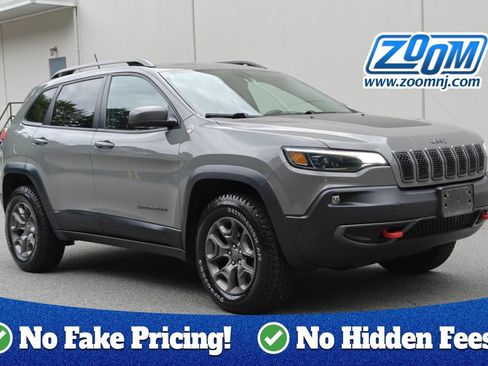Used 2019 Jeep Cherokee Trailhawk w/ Cold Weather Group AWD/4WD image 1