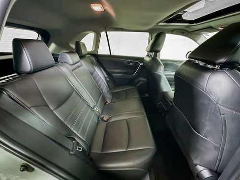 Used 2021 Toyota RAV4 XLE Premium image 29