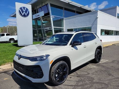 New 2026 Volkswagen Tiguan SE R-Line AWD/4WD image 1