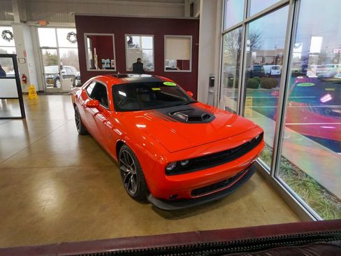 Used 2016 Dodge Challenger R/T Scat Pack image 1