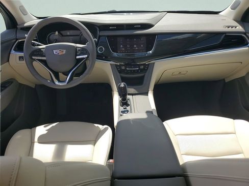 Used 2024 Cadillac XT6 Premium Luxury AWD/4WD image 11
