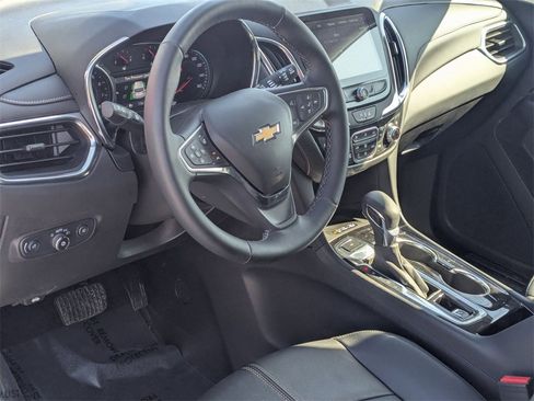 Used 2024 Chevrolet Equinox Premier image 12