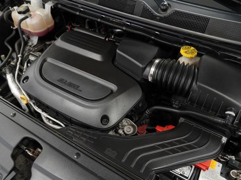 Certified 2019 Chrysler Pacifica Touring Plus w/ Tire & Wheel Group FWD image 48