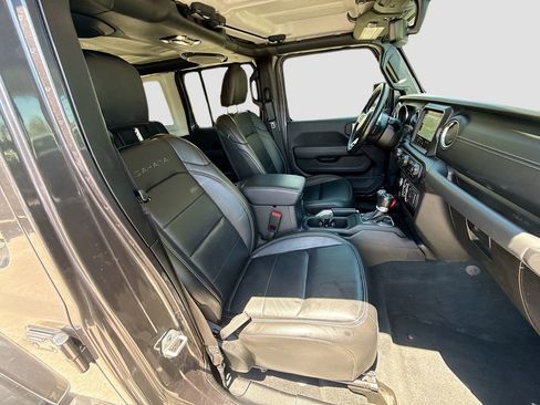 Used 2023 Jeep Wrangler Unlimited Sahara w/ Cold Weather Group image 33