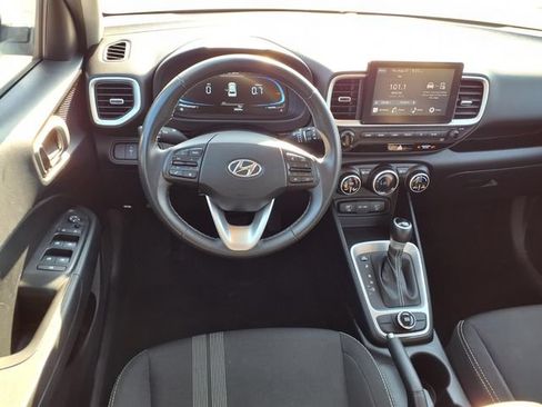 Used 2025 Hyundai Venue SEL FWD image 16