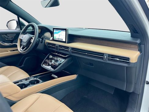 Used 2021 Lincoln Corsair Reserve image 29