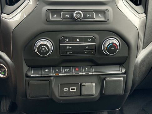 Used 2025 Chevrolet Silverado 1500 Custom image 5