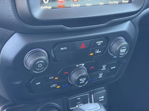 Used 2023 Jeep Renegade Latitude image 23