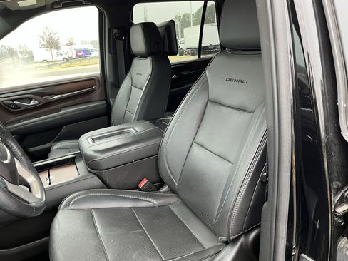 Used 2021 GMC Yukon Denali w/ Denali Premium Package image 15
