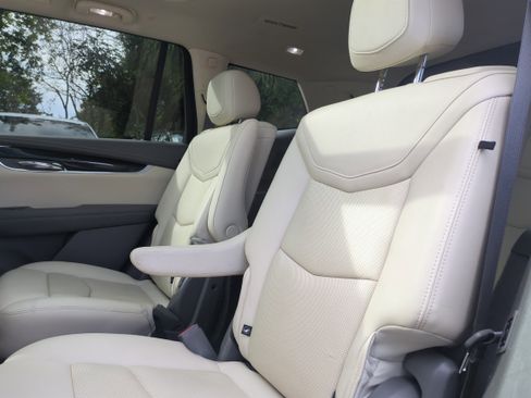 Used 2021 Cadillac XT6 Premium Luxury image 14