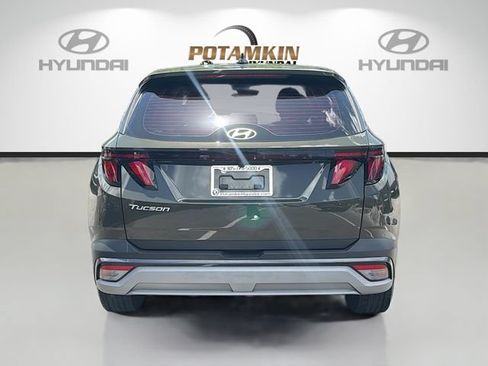 Certified 2025 Hyundai Tucson SE FWD image 6