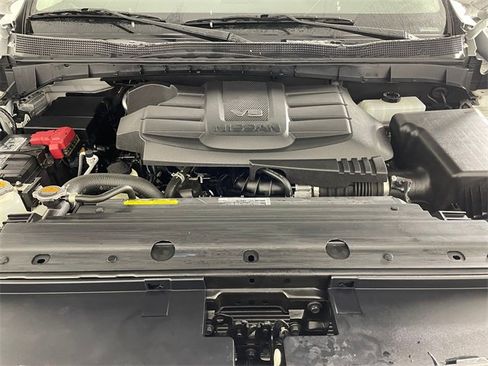 Used 2024 Nissan Titan SV w/ SV Convenience Package image 19