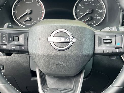 Used 2025 Nissan Rogue SV image 30