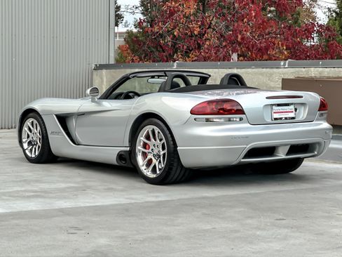Used 2004 Dodge Viper SRT-10 image 3