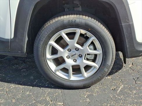 Used 2023 Jeep Renegade Latitude image 25