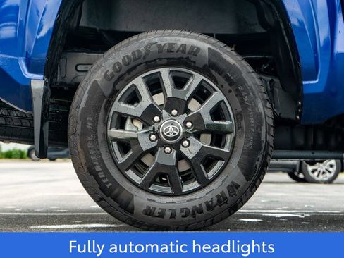 Used 2025 Toyota Tacoma SR5 AWD/4WD image 9