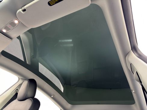 Used 2021 Tesla Model Y Long Range image 12