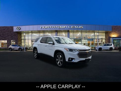 Used 2019 Chevrolet Traverse LT w/ LT Premium Package image 3