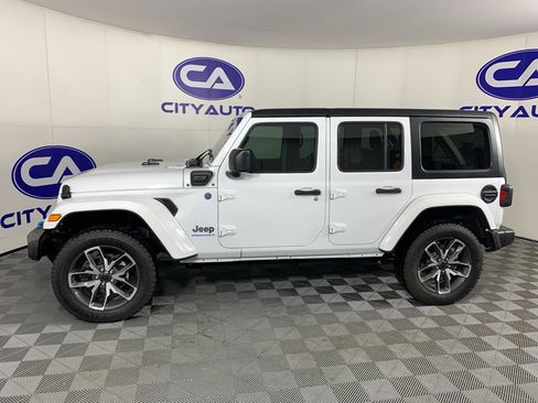 Used 2024 Jeep Wrangler Unlimited w/ Convenience Group AWD/4WD image 6