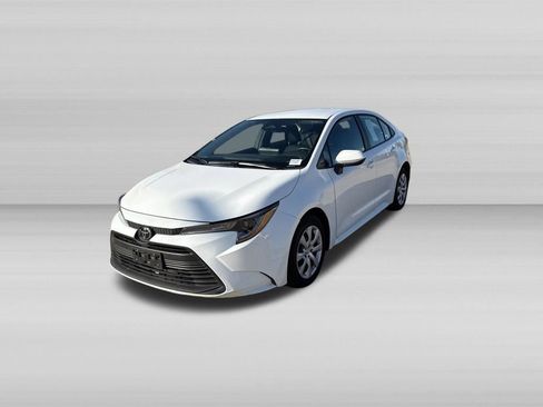 Used 2025 Toyota Corolla LE FWD image 12