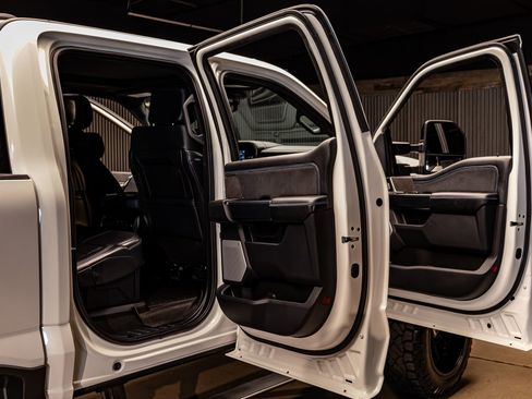 Used 2025 Ford F350 Platinum image 34