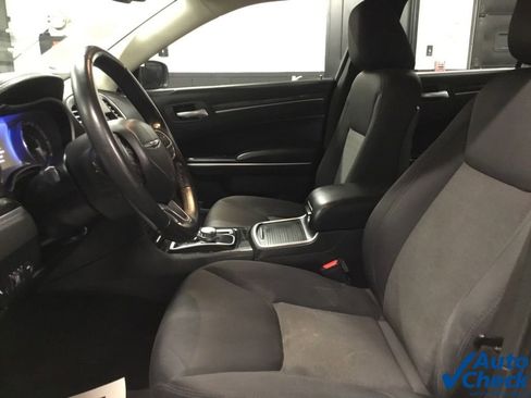 Used 2018 Chrysler 300 Touring w/ Sport Appearance Package image 23