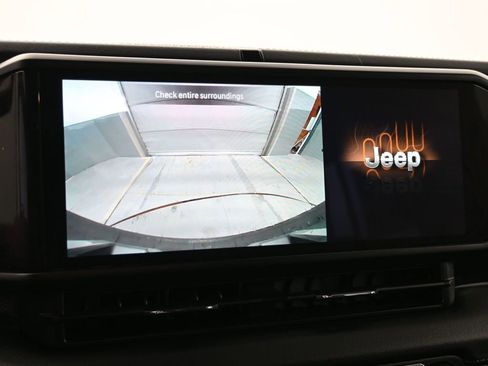 Used 2024 Jeep Wrangler Sahara image 24