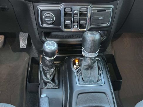 Used 2022 Jeep Wrangler Unlimited Sport AWD/4WD image 6