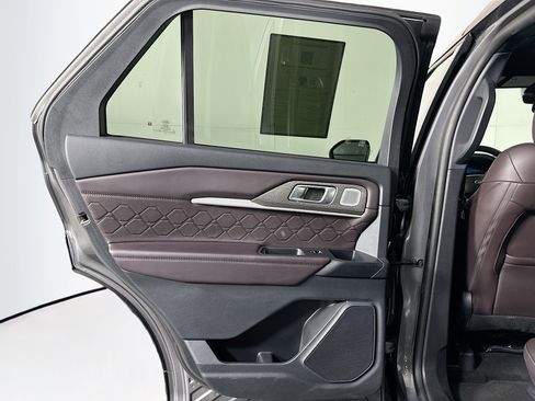 Used 2025 Ford Explorer Platinum w/ LUX Leather Package AWD/4WD image 27